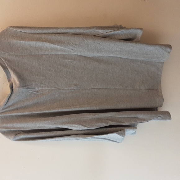 NWOT Zenana Women's Grey Top - Picture 2 of 2